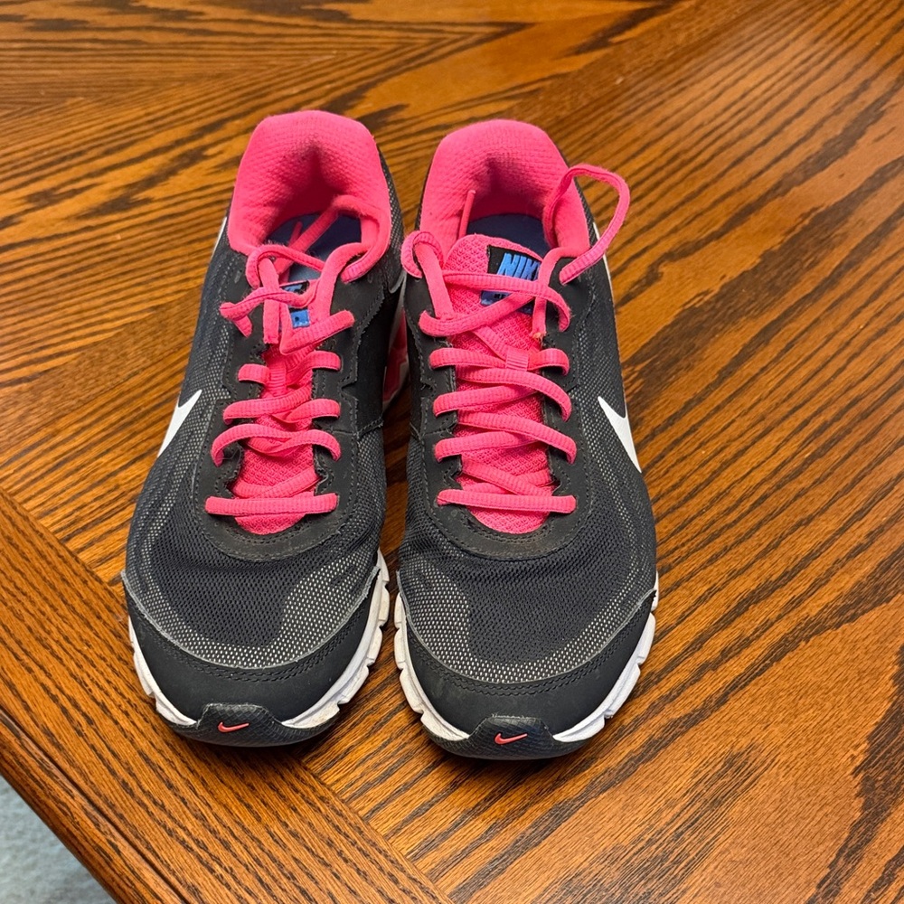 Nike Women's Black and Pink Running Shoes